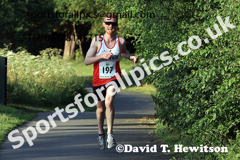 The 2025 Tynedale Pie n Peas 10k Road Race, Ovington to Low Prudhoe, Northumberland. Photo: David T. Hewitson/Sports for All Pics